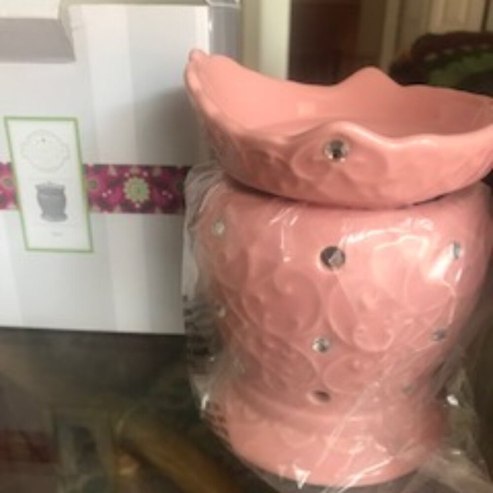 BRAND NEW - IN BOX - SCENTSY